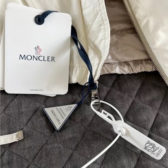 MONCLER Esquibien Reversible Boudin-Quilt and Taffeta Jacket - Picture 8 of 9